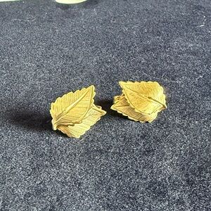 Vintage Signed Giovanni Double Leaf Clip-on Earrings